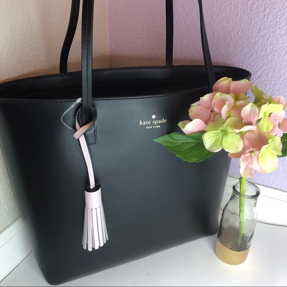 kate spade Handbags - Like New ♠️Kate Spade Karla Wright Place Tote